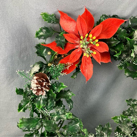 Vintage Christmas Holly Berry Wreath & Garland Plastic Leaves Flocked Poinsettia - Picture 3 of 10